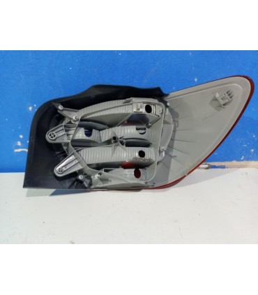 PK PILOTO IZQ MERCEDES CLASE A W176 12-15 BLANCO ROJO R015896C1
