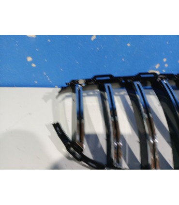 BY PARRILLA MERCEDES CLASE C W205 18-21 LOOK GTR NEGRO CROMADO R013181C1