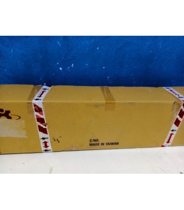 BY PARRILLA MERCEDES CLASE C W205 18-21 LOOK GTR NEGRO CROMADO R013181C1