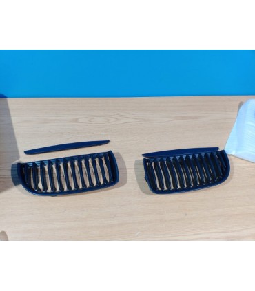 KJ PARRILLAS BMW E90 E91 05-08 LOOK M NEGRO MATE C011053C1