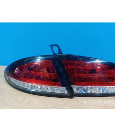 DW PILOTOS SEAT LEON 04-09 1P LED ROJO CROMO R145494C1