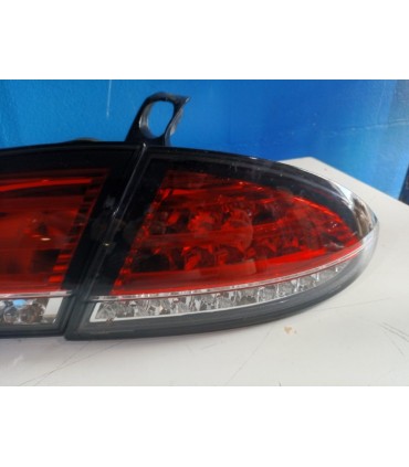 AZ PILOTOS SEAT LEON 04-09 1P LED ROJO CROMO R145494C2