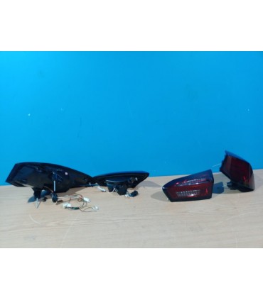 AZ PILOTOS FORD FOCUS MK4 18-21 LED DINAMICO ROJO AHUMADO R012294C1