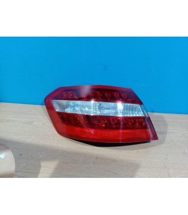 DW PILOTO IZQ MERCEDES W212 ELEGANCE 09- LED R010708C1