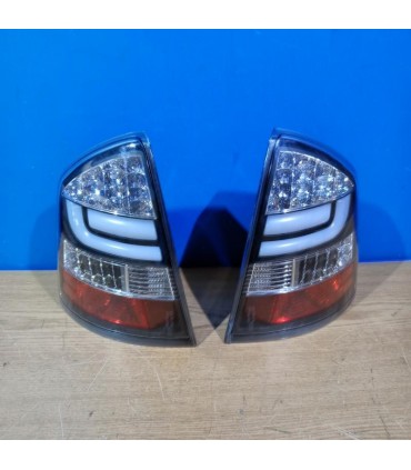 BY PILOTOS PARA SKODA OCTAVIA 04-13 LIGHT BAR FONDO NEGRO R148310C1
